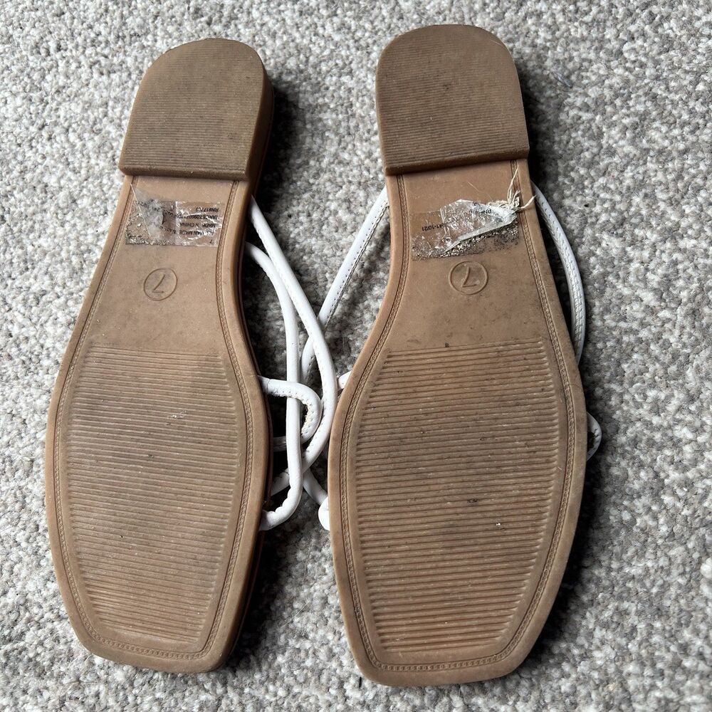 A New Day Sandals Sz 7‎ White Strappy Toe Loop Flip Flop Summer - Picture 4 of 5